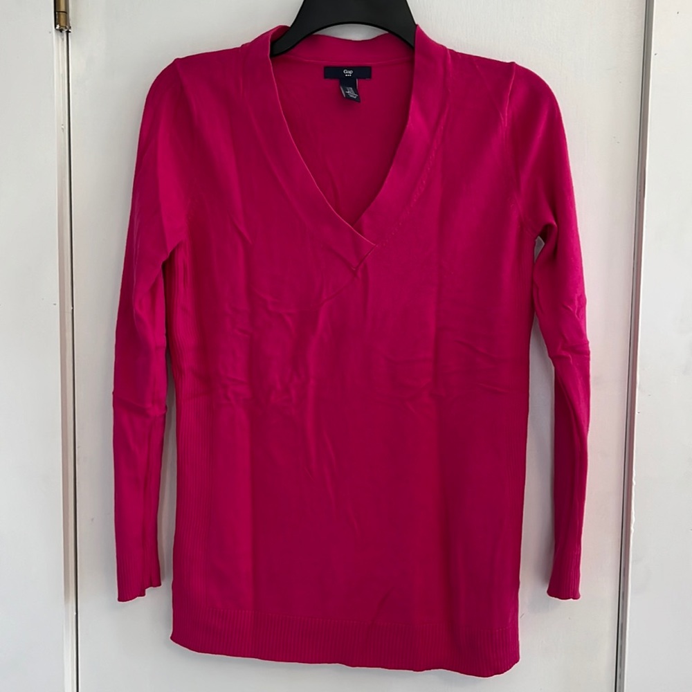 Gap V Neck Loose Fit Sweater in Fuchsia Island